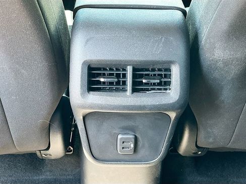 Used 2020 Chevrolet Equinox LT FWD image 30