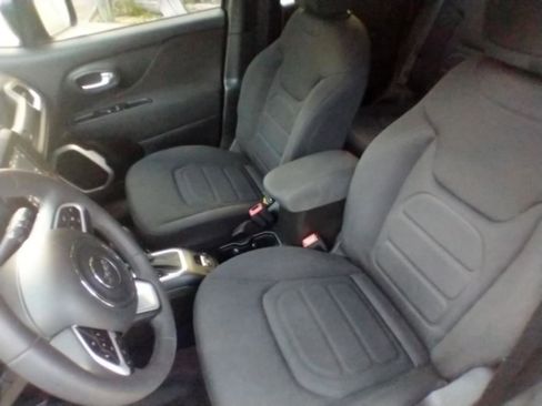 Used 2020 Jeep Renegade Latitude FWD image 16