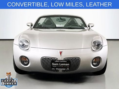 Used 2009 Pontiac Solstice Convertible w/ Premium Package RWD image 2