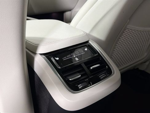 Certified 2024 Volvo XC90 B5 Plus w/ Protection Package AWD/4WD image 25