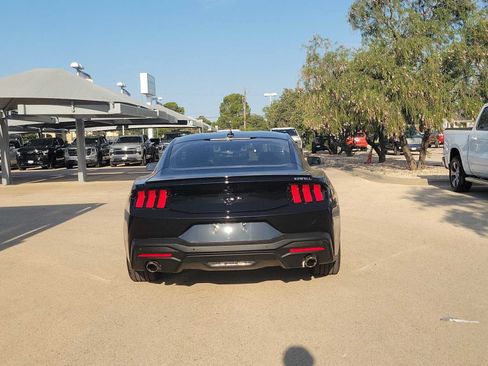 Used 2025 Ford Mustang Coupe RWD image 7