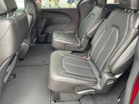 New 2026 Chrysler Pacifica Select AWD/4WD image 12