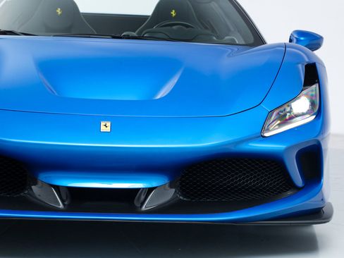 Certified 2022 Ferrari F8 Tributo RWD image 15