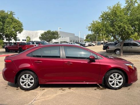 Certified 2025 Toyota Corolla LE FWD image 4