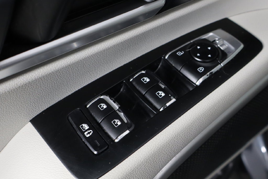 Used 2020 Kia Telluride S FWD image 19