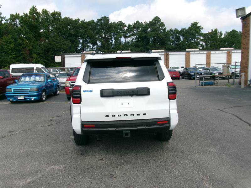 Used 2025 Toyota 4Runner SR5 AWD/4WD image 28