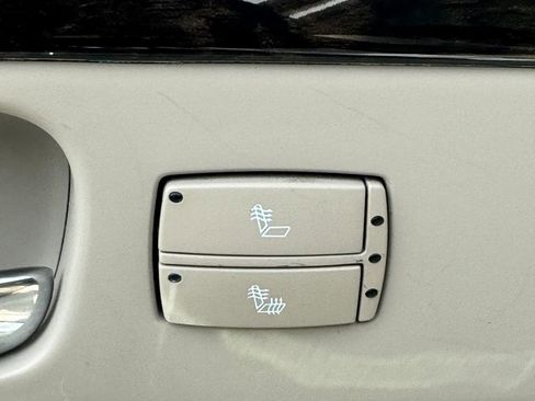 Used 2011 Cadillac DTS Luxury FWD image 21