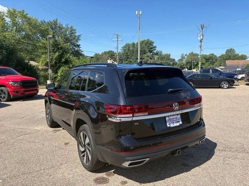 Used 2024 Volkswagen Atlas SE AWD/4WD image 3