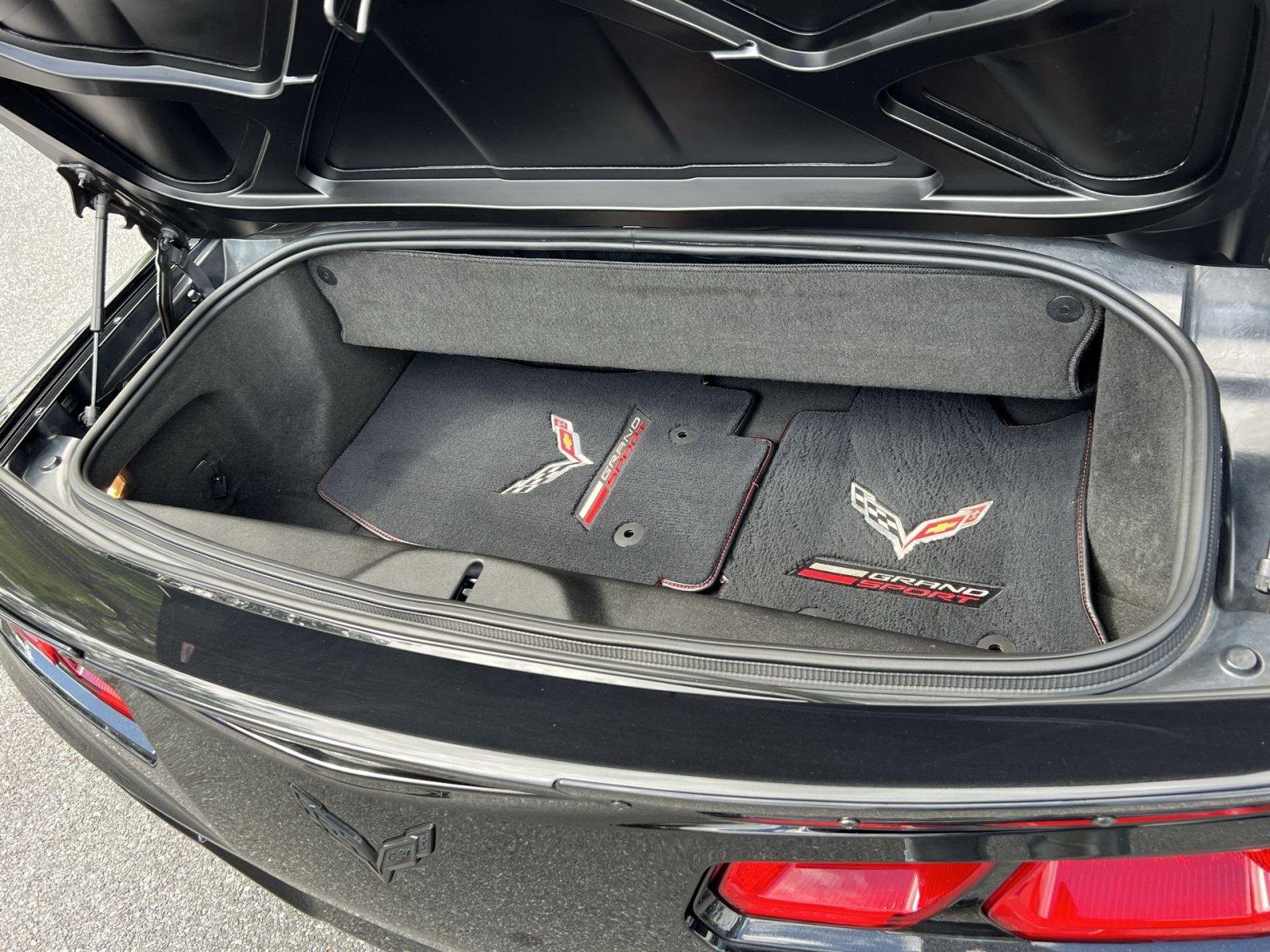 Used 2018 Chevrolet Corvette Grand Sport RWD image 30