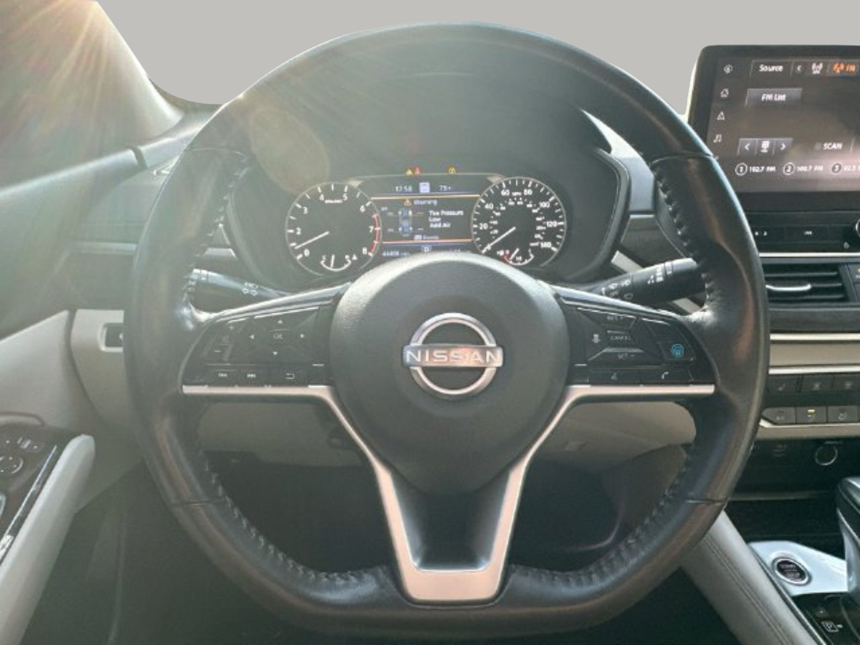 Used 2023 Nissan Altima 2.5 SV w/ SV Premium Package FWD image 11