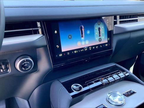 New 2026 Lincoln Navigator L Reserve AWD/4WD image 19
