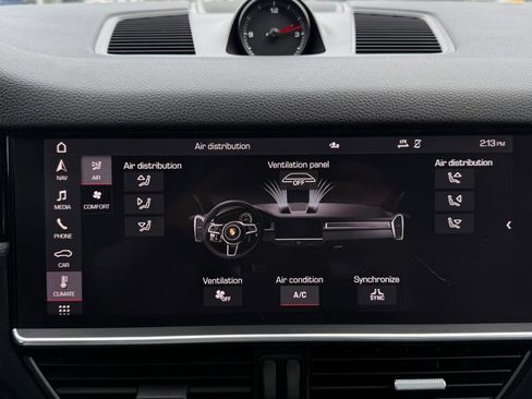 Used 2021 Porsche Cayenne image 38