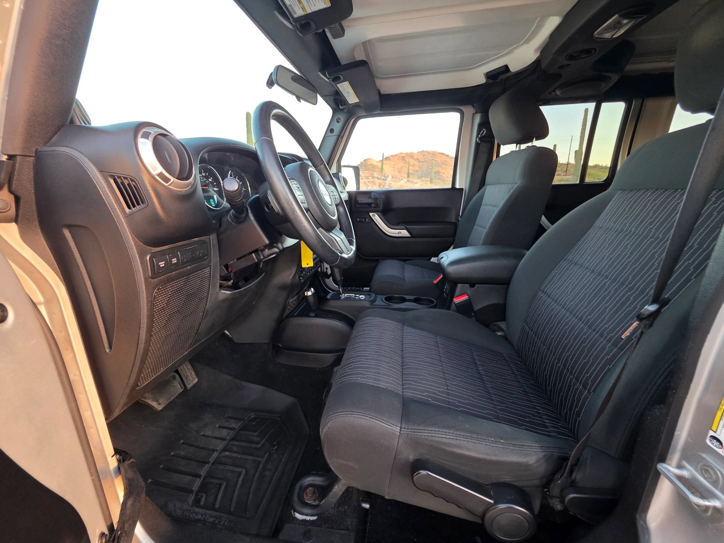 Used 2012 Jeep Wrangler Unlimited Rubicon w/ Dual Top Group AWD/4WD image 10