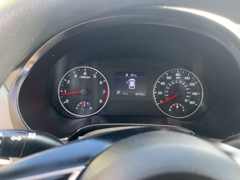 Used 2023 Kia Seltos LX image 11