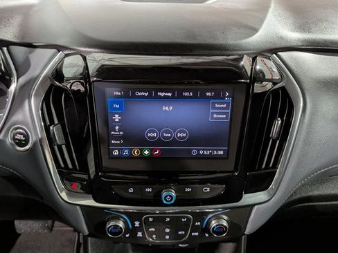 Used 2020 Chevrolet Traverse LT image 41