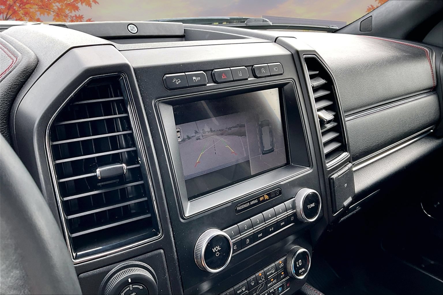 Used 2019 Ford Expedition Limited w/ Equipment Group 303A AWD/4WD image 14