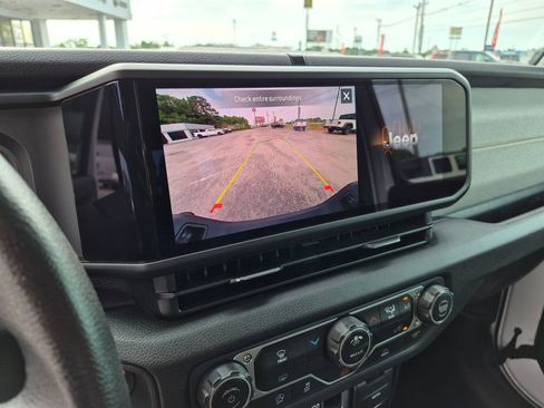Used 2025 Jeep Gladiator Sport AWD/4WD image 20