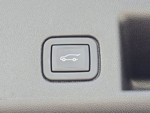 Used 2024 Chevrolet Equinox Premier image 36