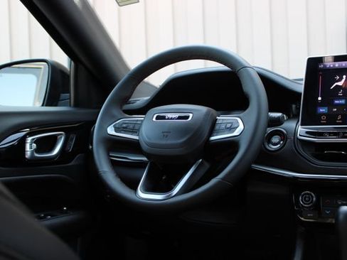 Used 2025 Jeep Compass Trailhawk w/ Trailhawk Elite Group AWD/4WD image 48
