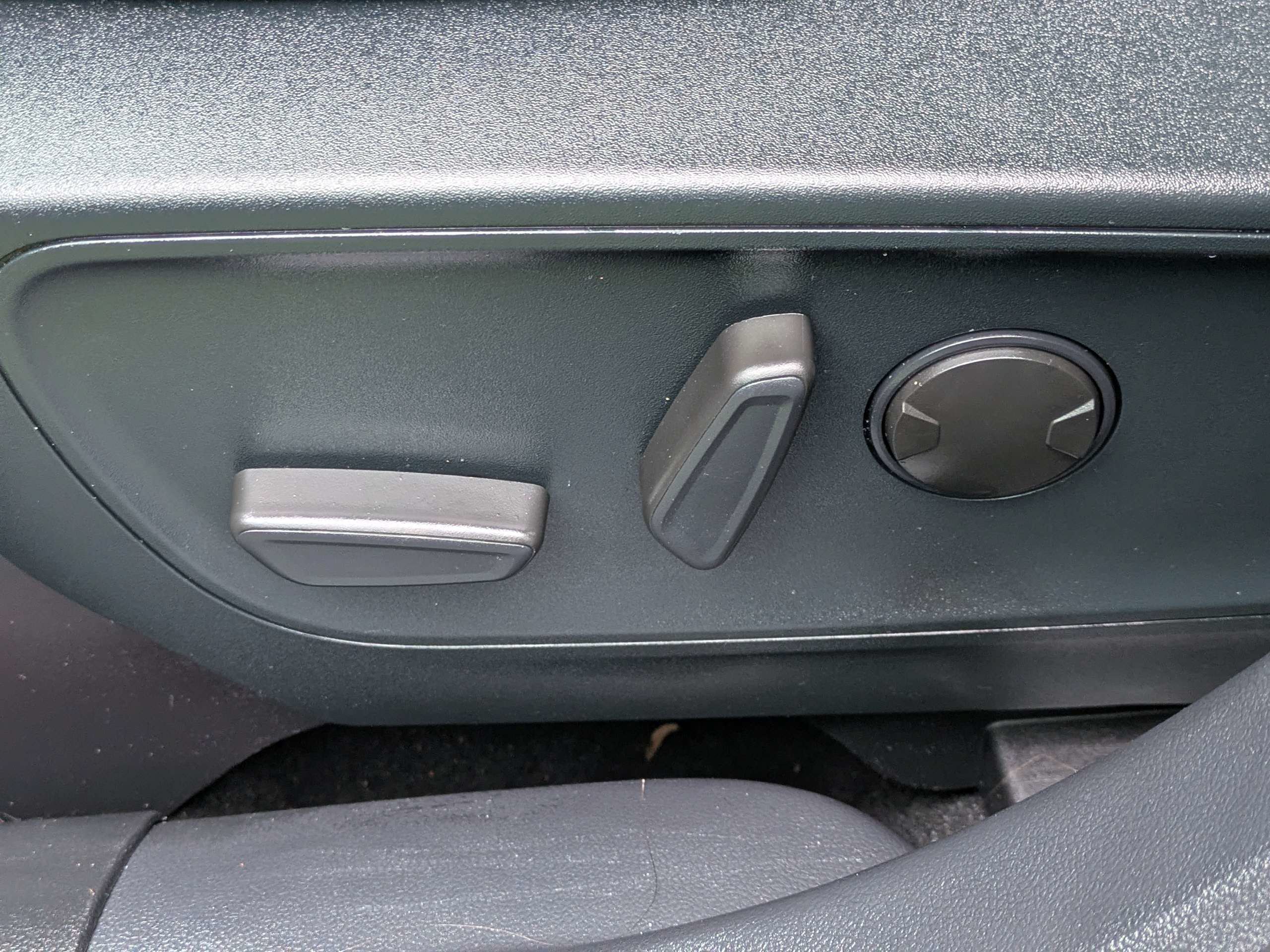 Used 2020 Ford Escape SE FWD image 17
