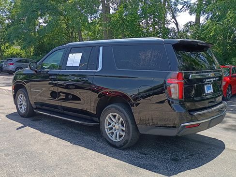 Used 2022 Chevrolet Suburban LT AWD/4WD image 5
