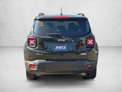 Used 2017 Jeep Renegade Latitude AWD/4WD image 6