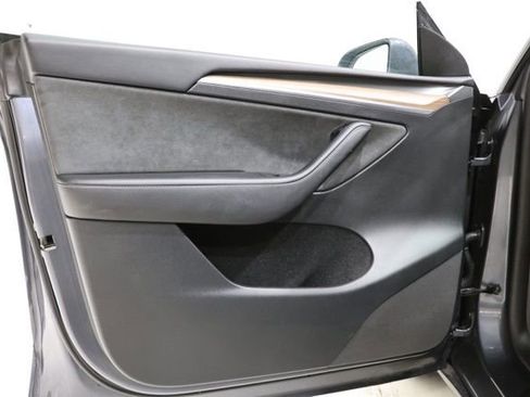 Used 2023 Tesla Model Y Long Range image 17