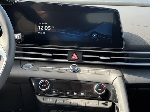 New 2026 Hyundai Elantra Limited FWD image 11
