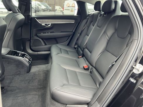 Used 2025 Volvo S90 B6 Plus image 23