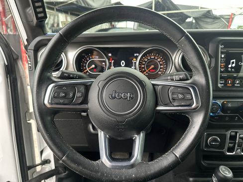Used 2018 Jeep Wrangler Unlimited Sahara image 11