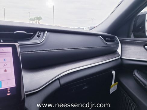 New 2025 Jeep Grand Cherokee Limited image 31