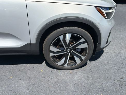 Used 2025 Volvo XC40 B5 Plus AWD/4WD image 18