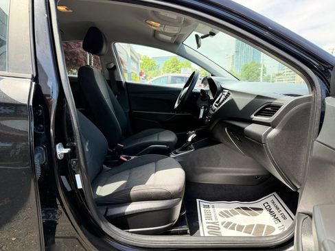 Used 2019 Hyundai Accent SE FWD image 31