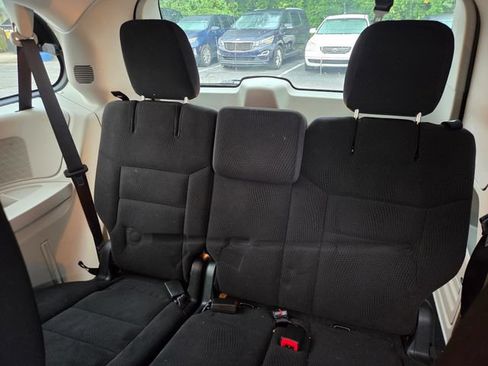 Used 2018 Dodge Grand Caravan SE w/ UConnect Hands-Free Group FWD image 12