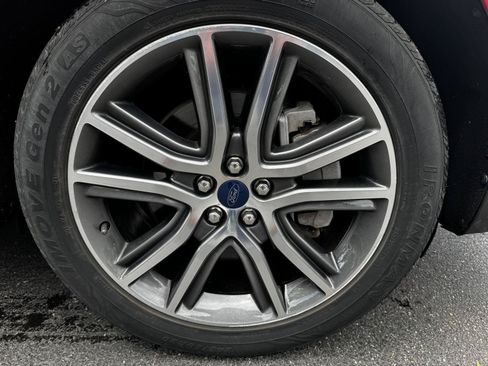 Used 2021 Ford Edge Titanium AWD/4WD image 9