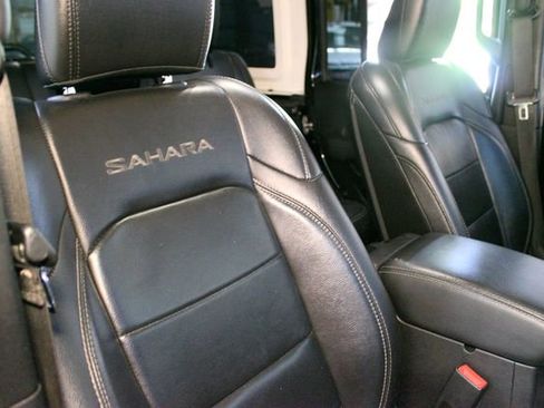 Used 2019 Jeep Wrangler Unlimited Sahara w/ Uconnect 4C Nav & Sound Group AWD/4WD image 11