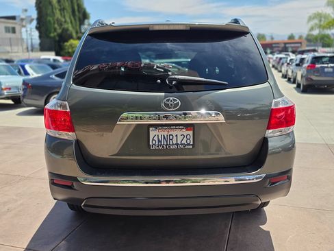 Used 2012 Toyota Highlander Limited w/ Tow Pkg FWD image 7