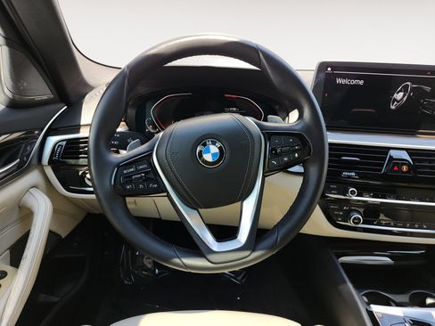 Used 2021 BMW 530i w/ Premium Package RWD image 13
