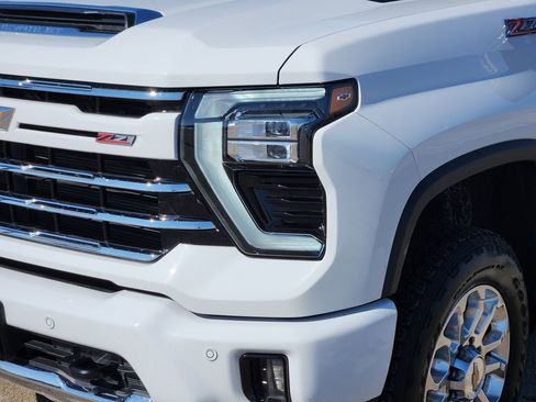 Used 2025 Chevrolet Silverado 2500 LTZ w/ Z71 Chrome Sport Edition image 9