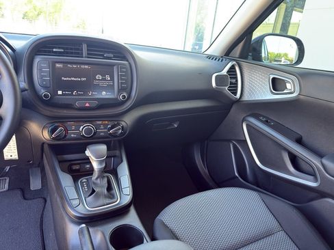 Used 2024 Kia Soul LX w/ Option Group 015 FWD image 19