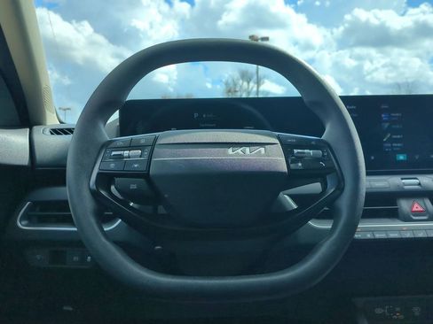 Used 2025 Kia K4 LXS image 22