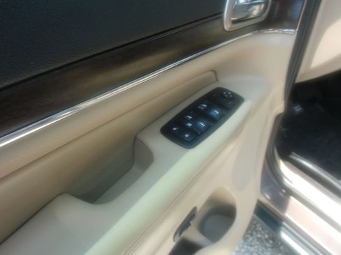 Used 2017 Jeep Grand Cherokee Limited RWD image 10