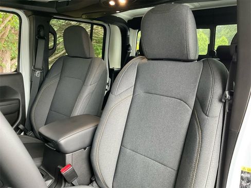 New 2025 Jeep Gladiator Sport image 24