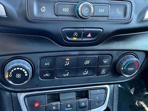 Used 2022 GMC Terrain SLE image 31