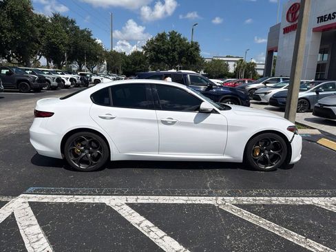 Used 2017 Alfa Romeo Giulia Ti w/ TI 19" Sport Package AWD/4WD image 2