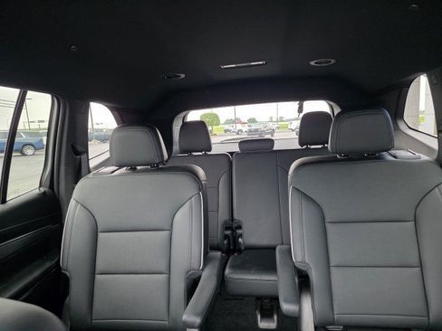 Used 2025 Buick Enclave Preferred AWD/4WD image 11