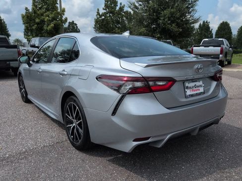 Used 2023 Toyota Camry SE FWD image 4