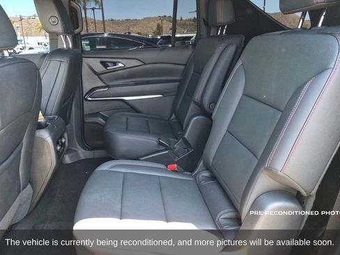 Used 2025 Chevrolet Traverse Z71 w/ Driver Confidence Package AWD/4WD image 12