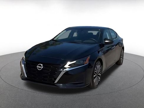 Used 2025 Nissan Altima 2.5 SV FWD image 4