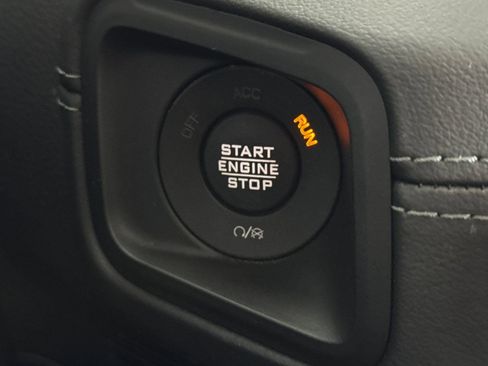 Used 2025 Jeep Wrangler Unlimited Sahara w/ Safety Group image 25